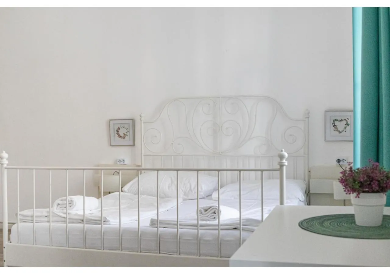 4 Stylish Apartments Suitable For Long Stays 비엔나