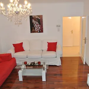 Paradies - U1 Station Altes Landgut Apartmán