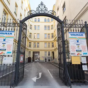 Margareten Long Apartmán
